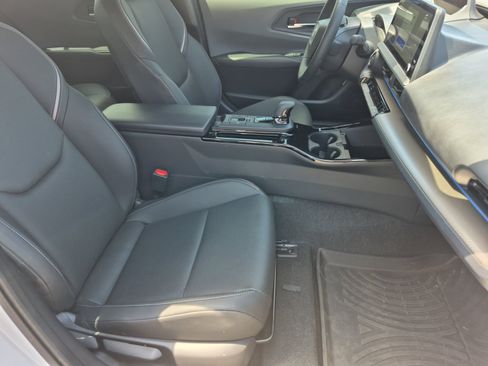 Used 2024 Toyota Prius XLE FWD image 22