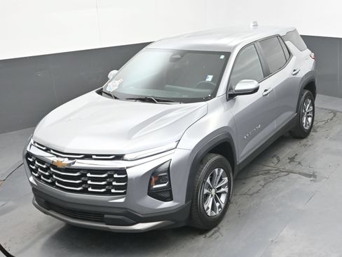 Used 2025 Chevrolet Equinox LT FWD image 33