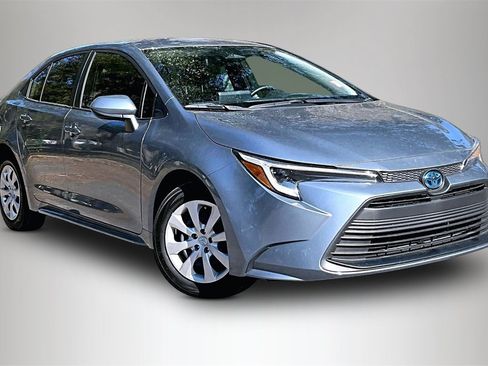 Used 2025 Toyota Corolla LE image 2