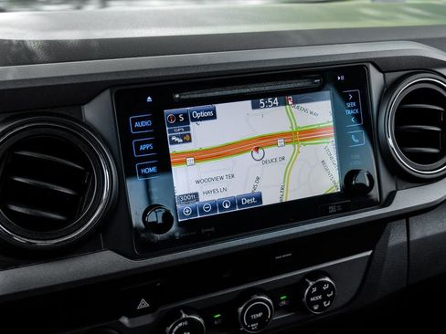 Used 2019 Toyota Tacoma TRD Sport w/ Technology Package image 6