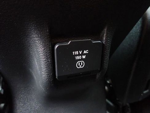 Used 2017 Jeep Cherokee Overland w/ Technology Group AWD/4WD image 11