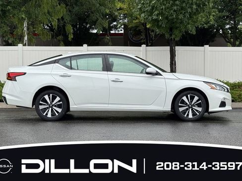 Used 2022 Nissan Altima 2.5 SV AWD/4WD image 3