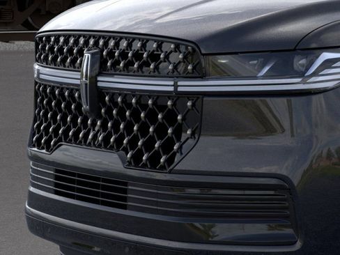 New 2026 Lincoln Navigator L Black Label AWD/4WD image 17