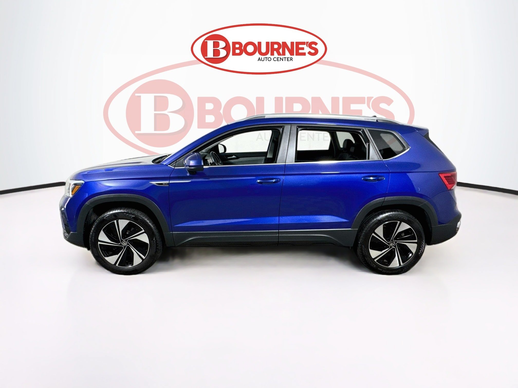 Used 2024 Volkswagen Taos SE w/ Panoramic Sunroof Package AWD/4WD image 8
