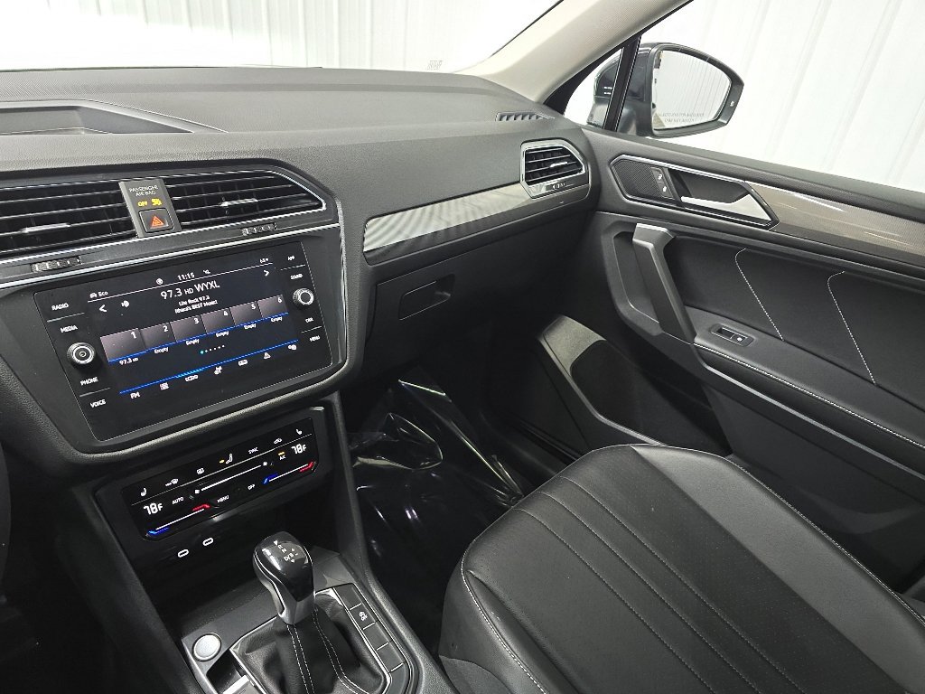 Used 2022 Volkswagen Tiguan SE w/ Panoramic Sunroof Package AWD/4WD image 26