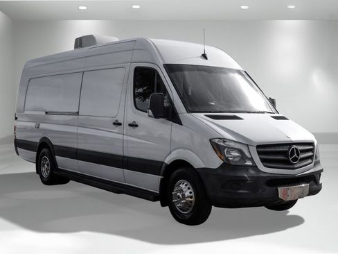 Used 2015 Mercedes-Benz Sprinter 3500 w/ High Idle Fixed Package image 5