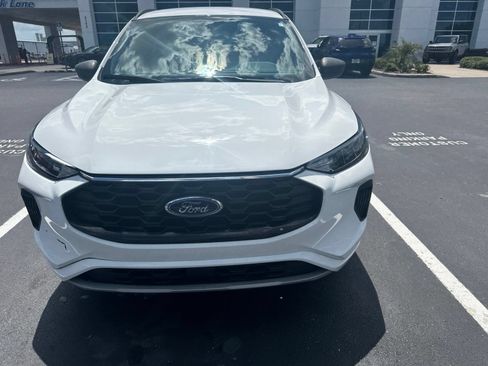 Used 2023 Ford Escape ST-Line FWD image 1