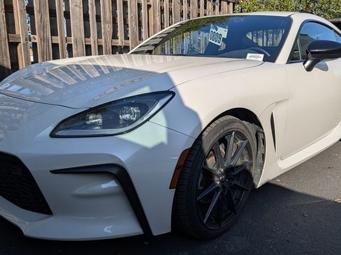 Used 2023 Toyota GR86 Premium image 12