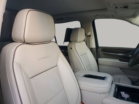 Used 2021 GMC Yukon Denali w/ Denali Premium Package image 15
