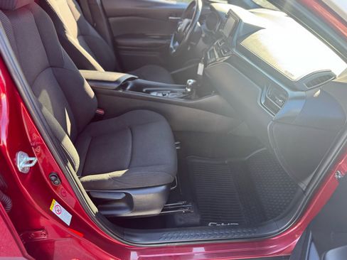 Used 2018 Toyota C-HR XLE image 29