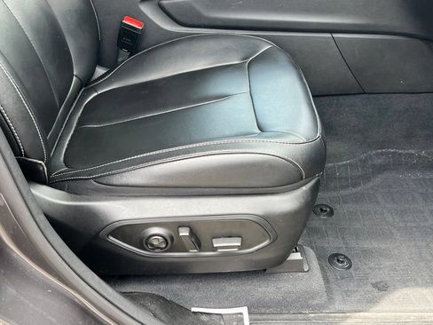 Used 2023 Jeep Grand Cherokee L Limited AWD/4WD image 16
