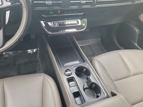 Used 2025 Lincoln Corsair FWD image 18