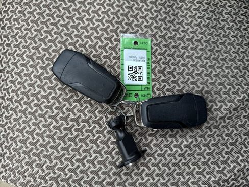 Used 2015 Ford Fusion SE image 31