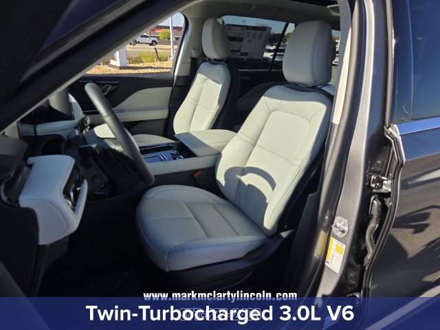 New 2027 Lincoln Aviator AWD image 8