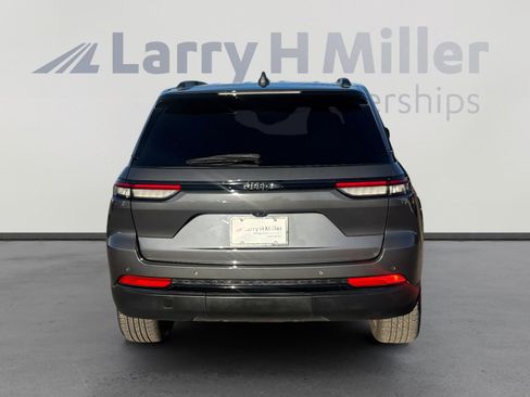 Certified 2022 Jeep Grand Cherokee Altitude image 4