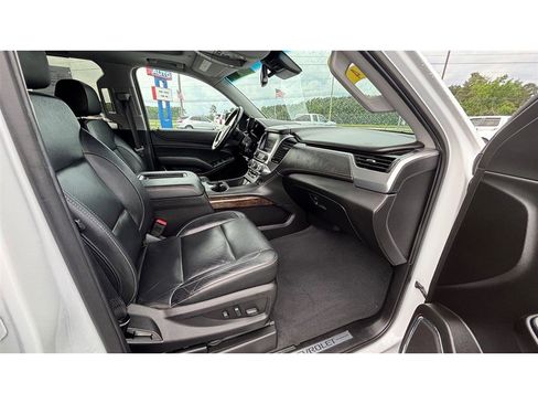 Used 2019 Chevrolet Suburban LT image 20