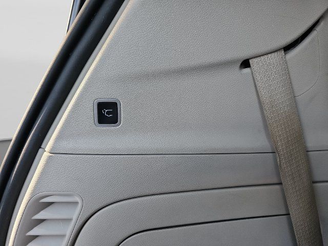Used 2023 Chrysler Pacifica Touring-L FWD image 30