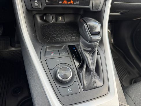 Used 2024 Toyota RAV4 XLE AWD/4WD image 28