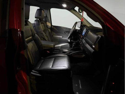 Used 2024 Nissan Frontier SL w/ Technology Package image 12