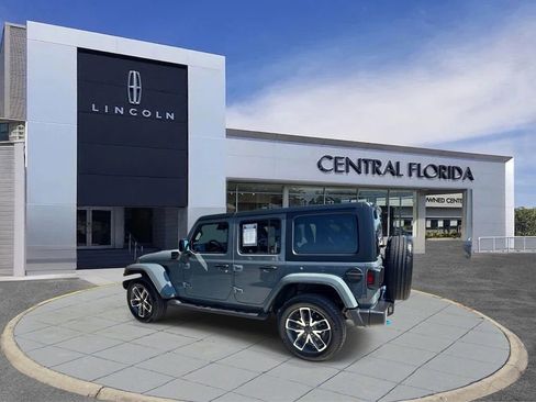 Used 2024 Jeep Wrangler Unlimited w/ Convenience Group AWD/4WD image 7