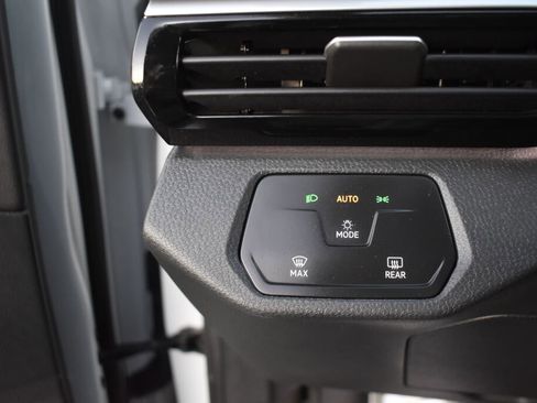 Used 2022 Volkswagen ID.4 Pro image 17