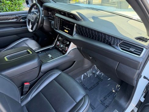 Used 2023 GMC Yukon Denali AWD/4WD image 34