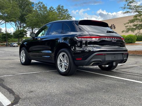 Certified 2024 Porsche Macan image 3
