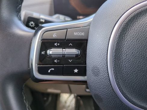 Used 2025 Kia Carnival FWD image 25