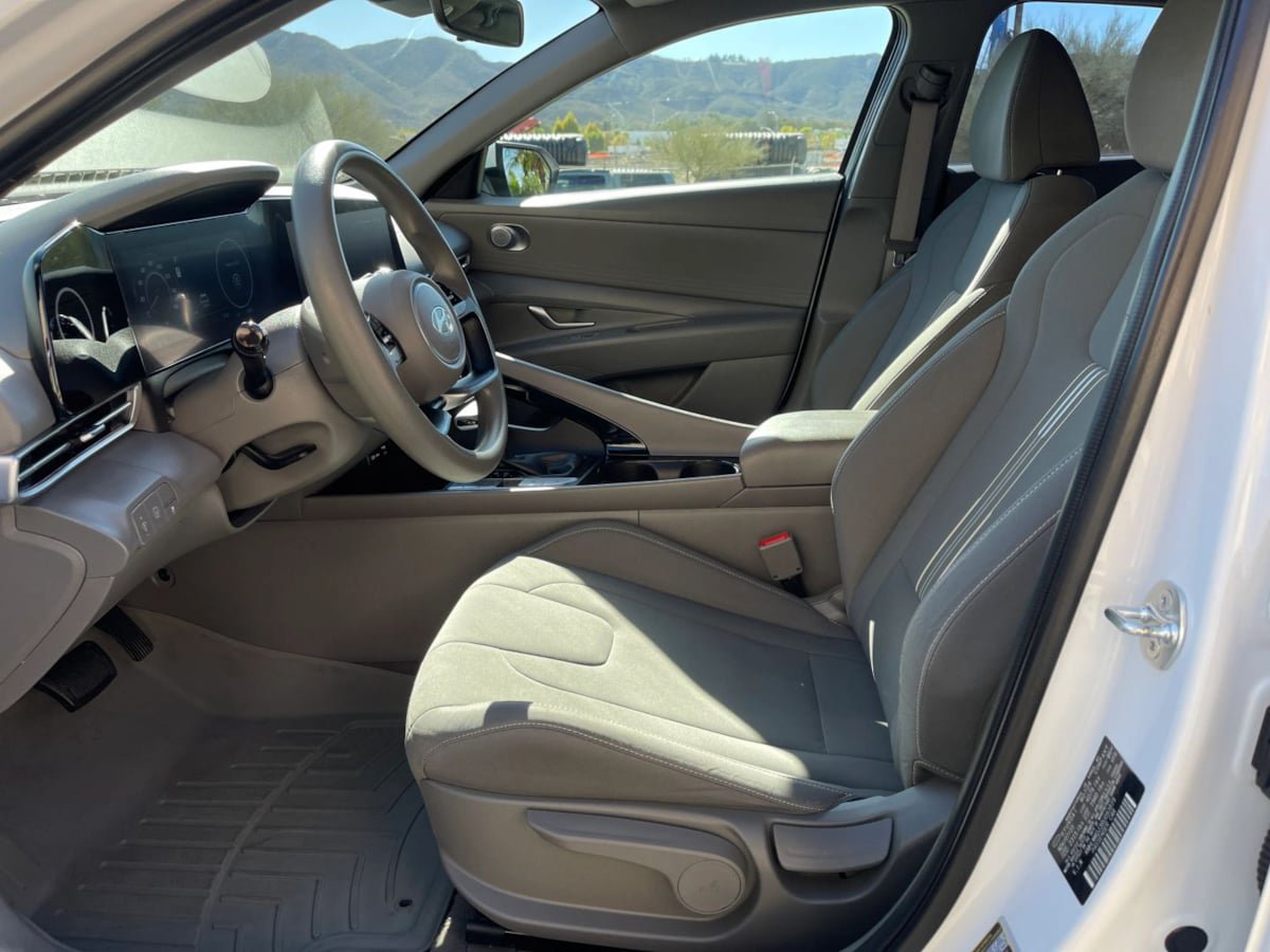 Used 2024 Hyundai Elantra Blue FWD image 14