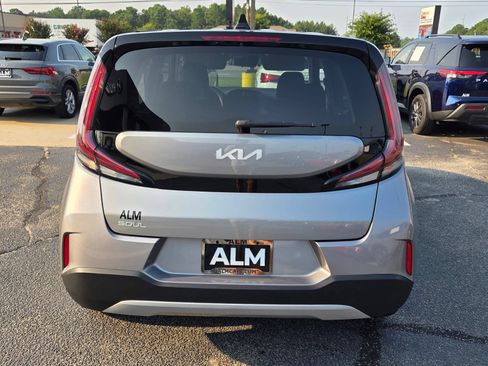 Used 2025 Kia Soul LX w/ LX Technology Package FWD image 10