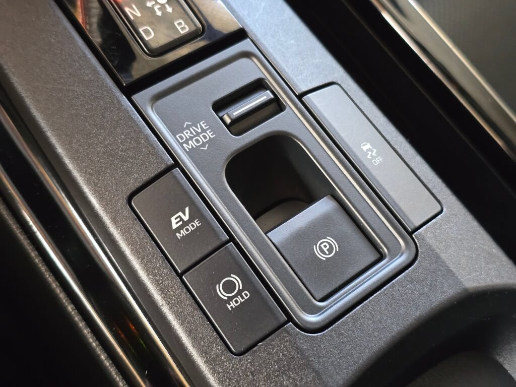 Used 2024 Toyota Prius XLE FWD image 23