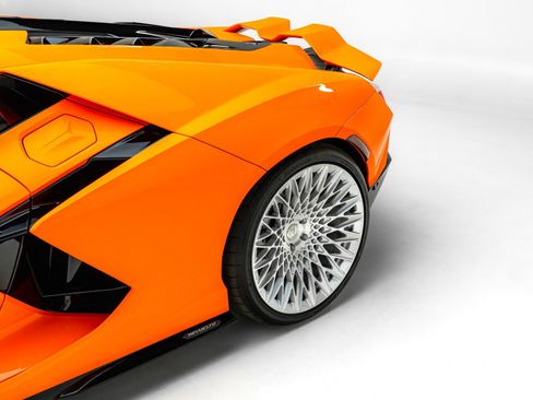 Used 2024 Lamborghini Revuelto AWD/4WD image 20