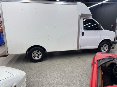 Used 2021 Chevrolet Express 3500 w/ Power Convenience Package image 6