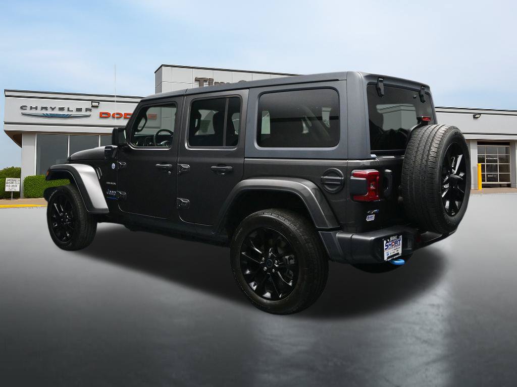 Used 2024 Jeep Wrangler Unlimited Sahara w/ Technology Group AWD/4WD image 3