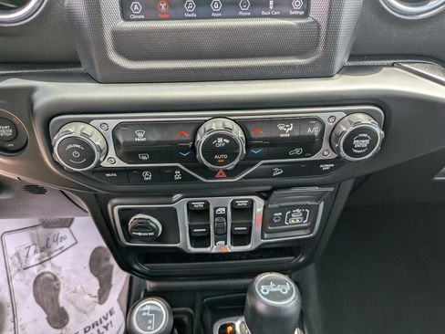 Used 2018 Jeep Wrangler Unlimited Sahara w/ LED Lighting Group AWD/4WD image 23
