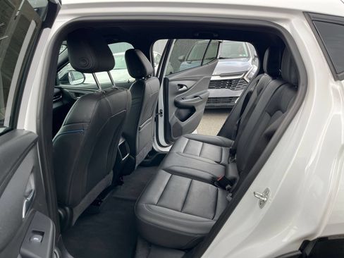 Used 2025 Buick Envista Sport Touring FWD image 21