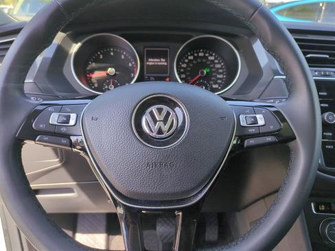 Used 2020 Volkswagen Tiguan SE image 55