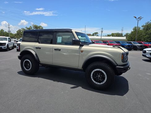 New 2025 Ford Bronco Badlands w/ Sasquatch Package AWD/4WD image 2