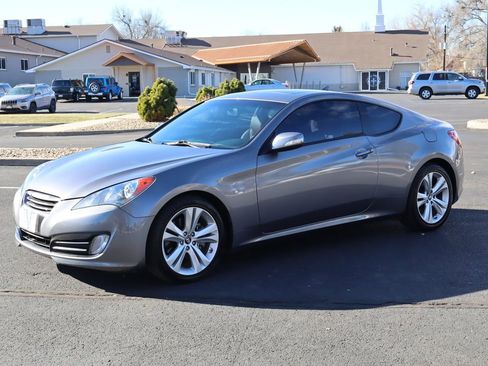 Used 2010 Hyundai Genesis 3.8 image 11