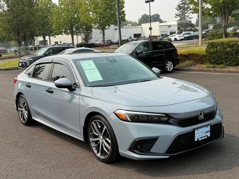 Used 2022 Honda Civic Touring image 2