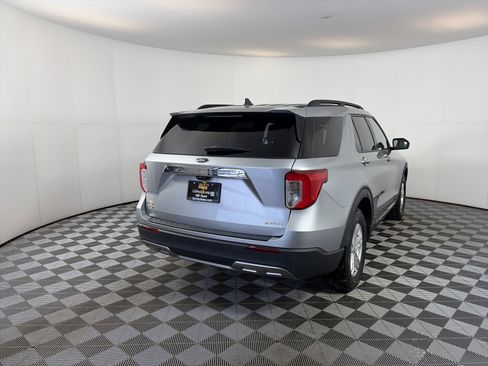 Used 2021 Ford Explorer XLT w/ Equipment Group 202A image 11