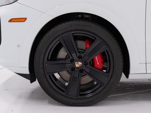Used 2026 Porsche Cayenne GTS AWD/4WD image 43