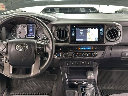 Used 2017 Toyota Tacoma TRD Off-Road w/ Premium & Technology Package image 9