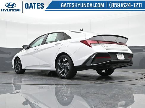 Used 2025 Hyundai Elantra Sport image 41