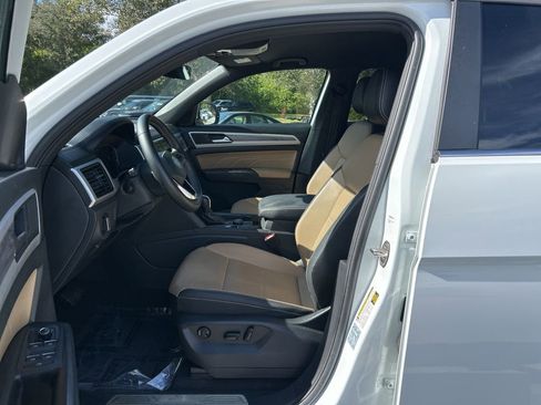 Certified 2022 Volkswagen Atlas Cross Sport SE image 9