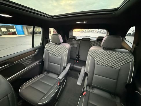 Used 2025 GMC Acadia Denali w/ Super Cruise Package image 13