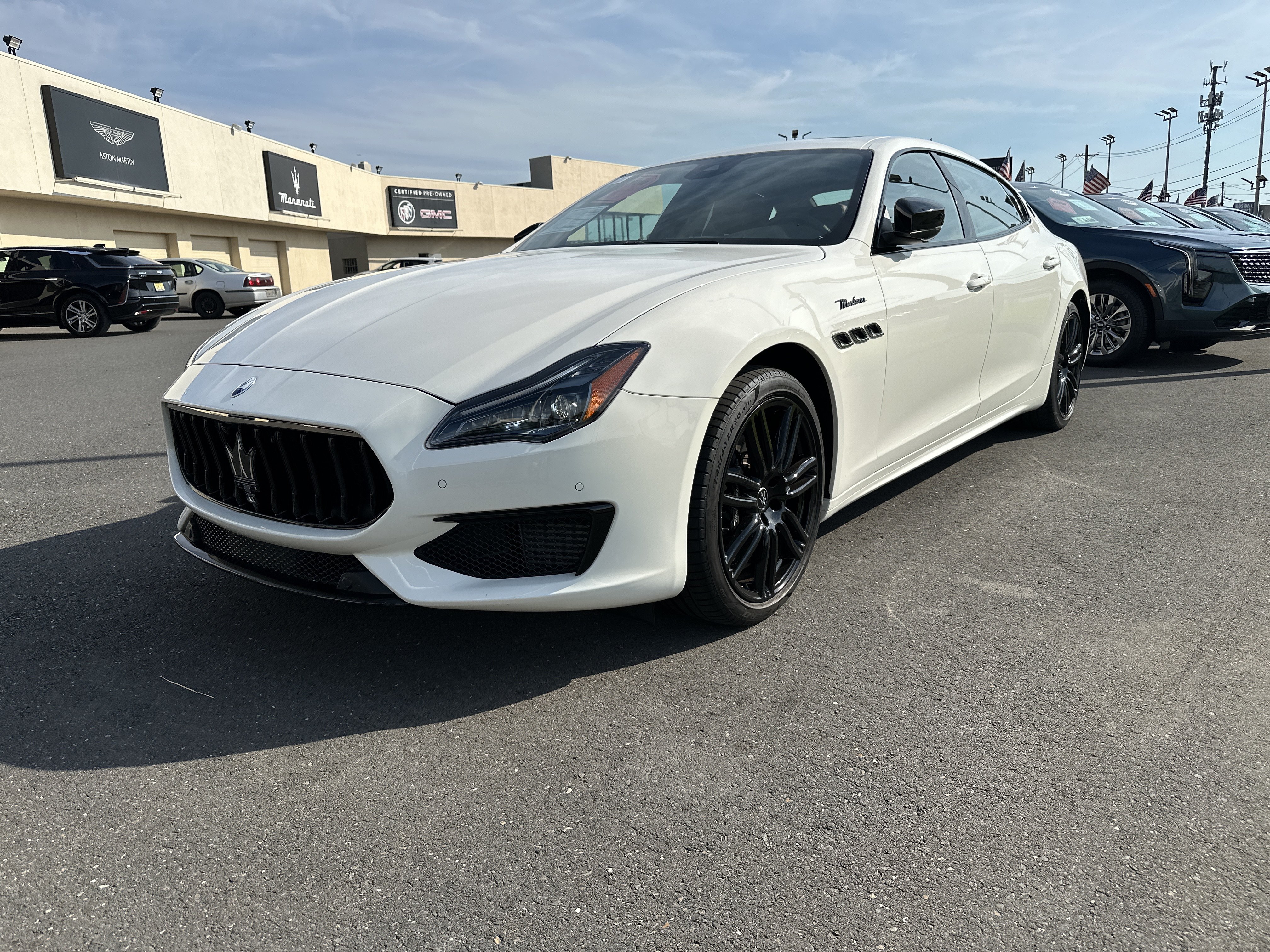 Used 2023 Maserati Quattroporte Modena Q4 AWD/4WD image 1