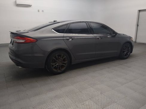 Used 2018 Ford Fusion SE w/ Equipment Group 201A FWD image 10