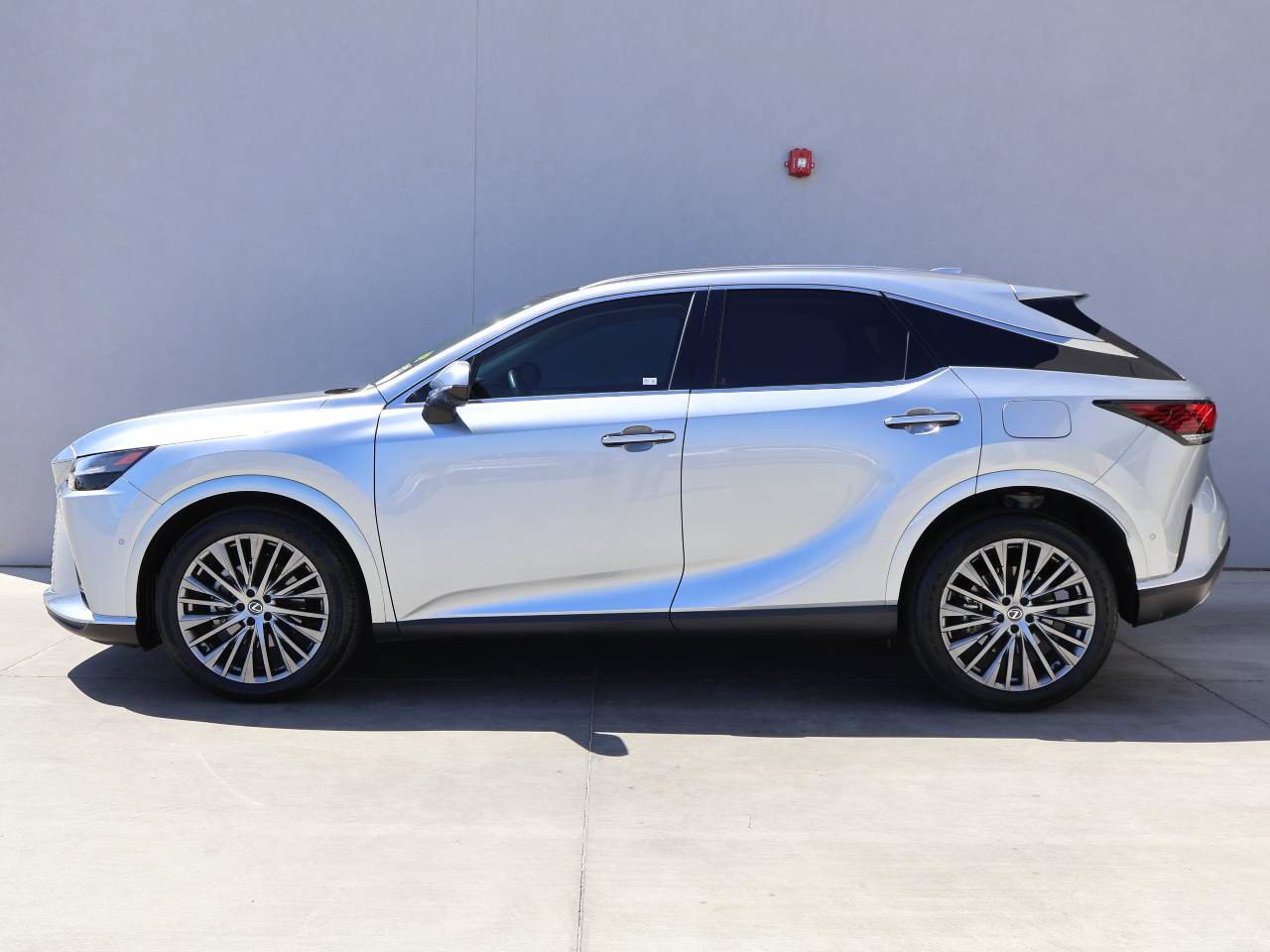 Used 2023 Lexus RX 350 FWD w/ Cold Area Package image 2
