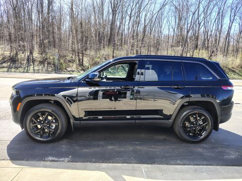 New 2026 Jeep Grand Cherokee Altitude AWD/4WD image 6